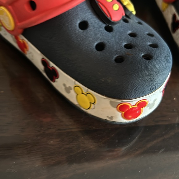 Mickey light up crocs size 7 - Picture 4 of 4